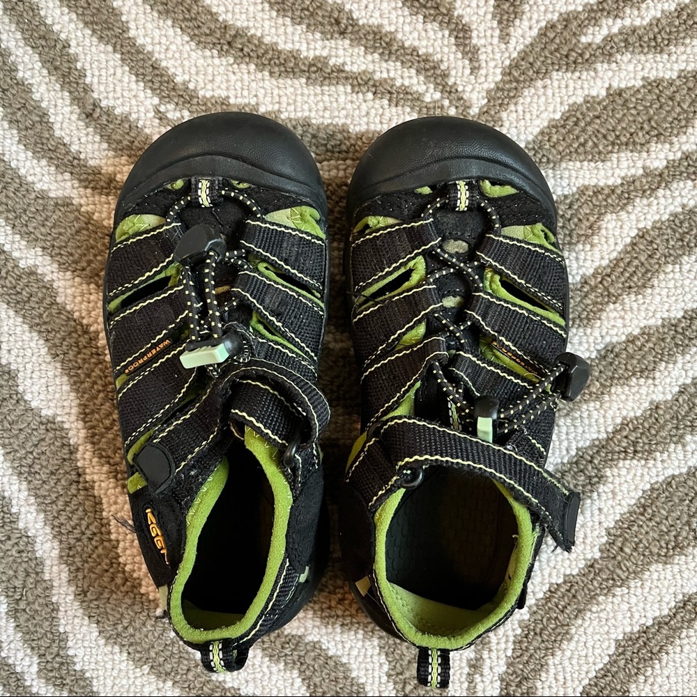 Little Kids Keen Newport H2 Black/lime green sz 13